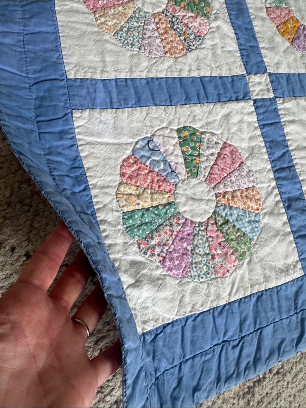 Hand stitched dresen plate blue sashing quilt 70" x 83" vintage pastel floral - Picture 3 of 6
